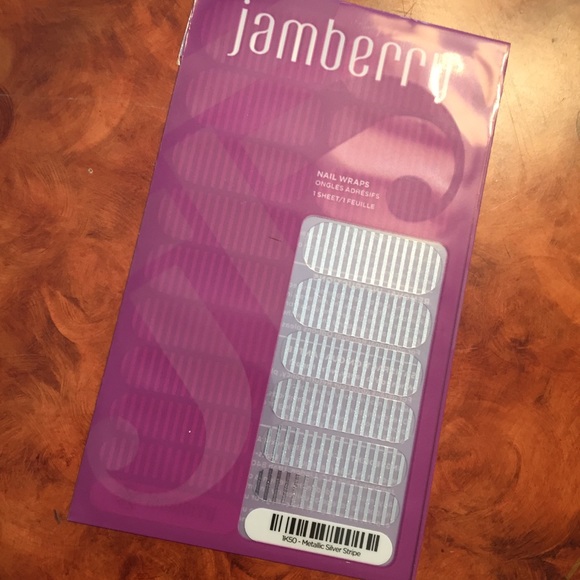 ๐
๐ผ3/$32๐
๐ผ Jamberry METALLIC SILVER STRIPE - Picture 4 of 16